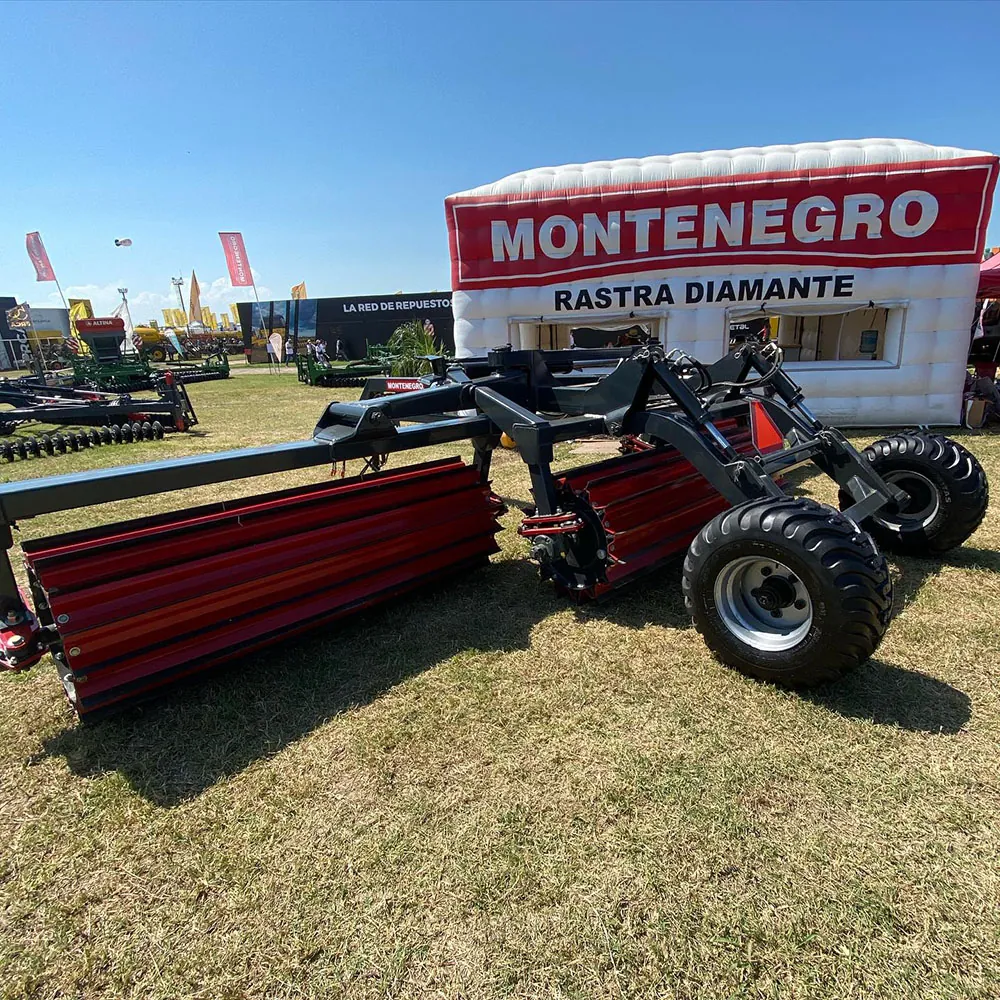 La Rastra Diamante frente al stand inflable de Montenegro